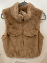 Load image into Gallery viewer, Faux Fur Beige Gilet S/M