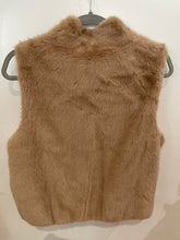Load image into Gallery viewer, Faux Fur Beige Gilet S/M