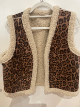 Load image into Gallery viewer, Animal print Gilet One Size