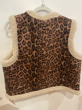 Load image into Gallery viewer, Animal print Gilet One Size