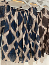 Load image into Gallery viewer, Lined Long Sleeved Blouse One Size