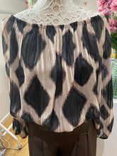 Load image into Gallery viewer, Lined Long Sleeved Blouse One Size