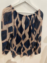 Load image into Gallery viewer, Lined Long Sleeved Blouse One Size