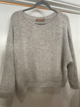 Load image into Gallery viewer, Beautiful soft fluffy jumper
