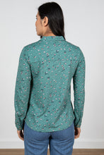 Load image into Gallery viewer, Lily &amp; Me Bowbridge Shirt Floral Stamp Green