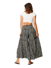 Load image into Gallery viewer, Ipanima Black White Ruffle Trousers L/XL