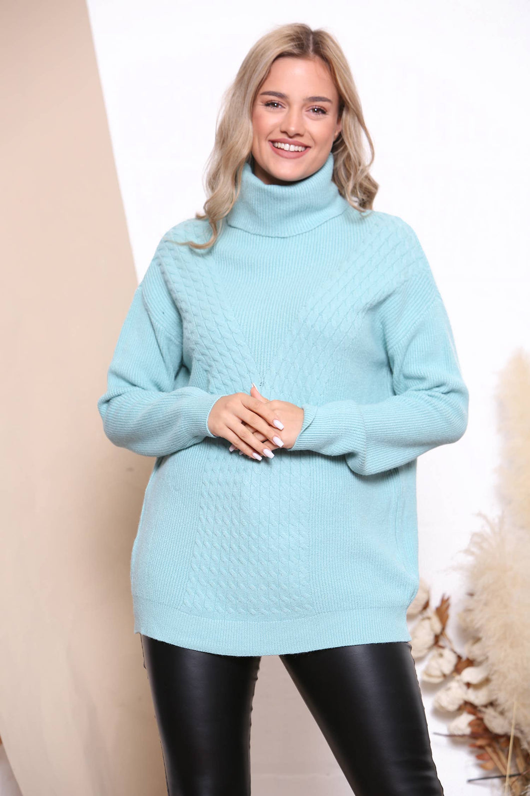 V pattern knit turtle neck: Baby Blue