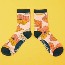 Load image into Gallery viewer, Powder Cream Poppy Ankle Socks