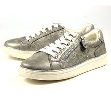 Load image into Gallery viewer, Lunar Silver Adorn II Trainer
